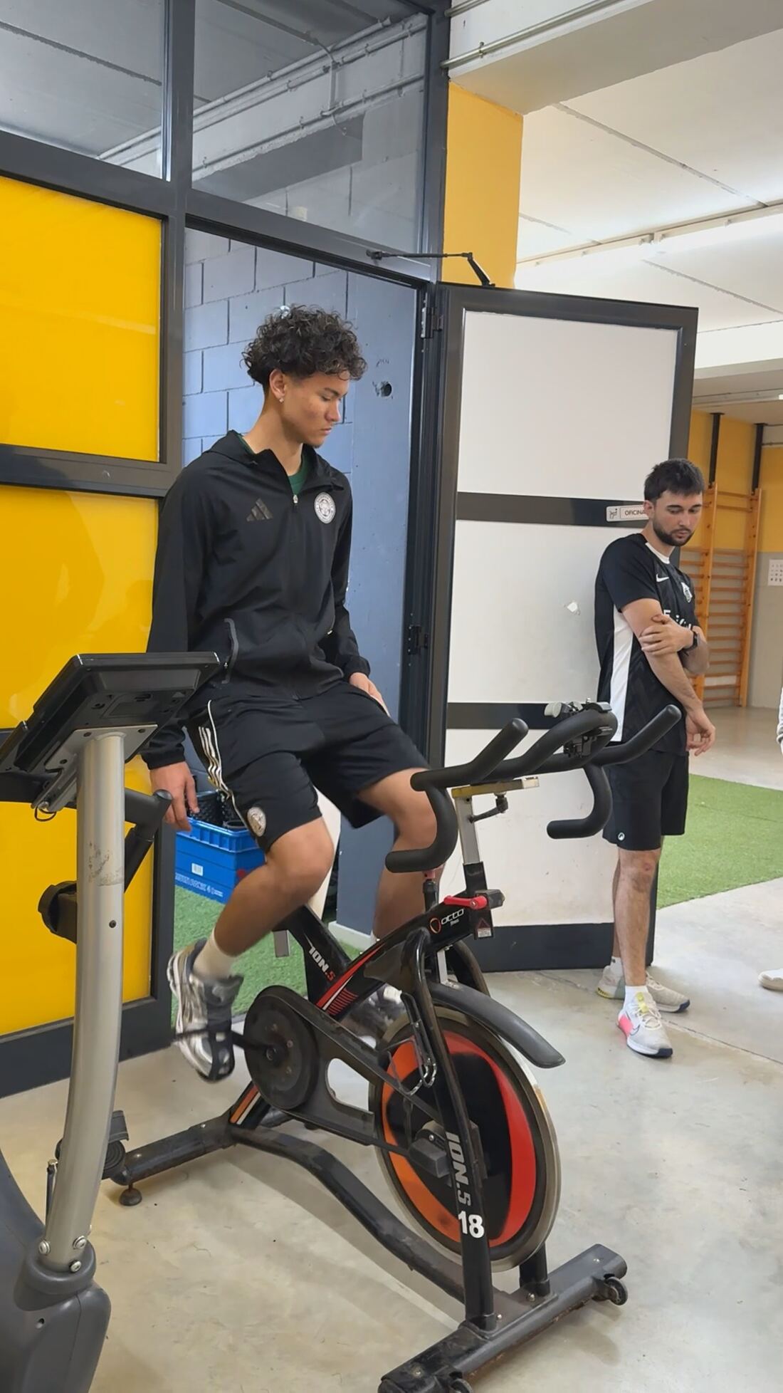 Sesión individual en bicicleta de resistencia con el preparador